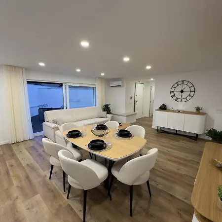 Будинок відпочинку 5 Min Walk To Sanctuary - Elegant *